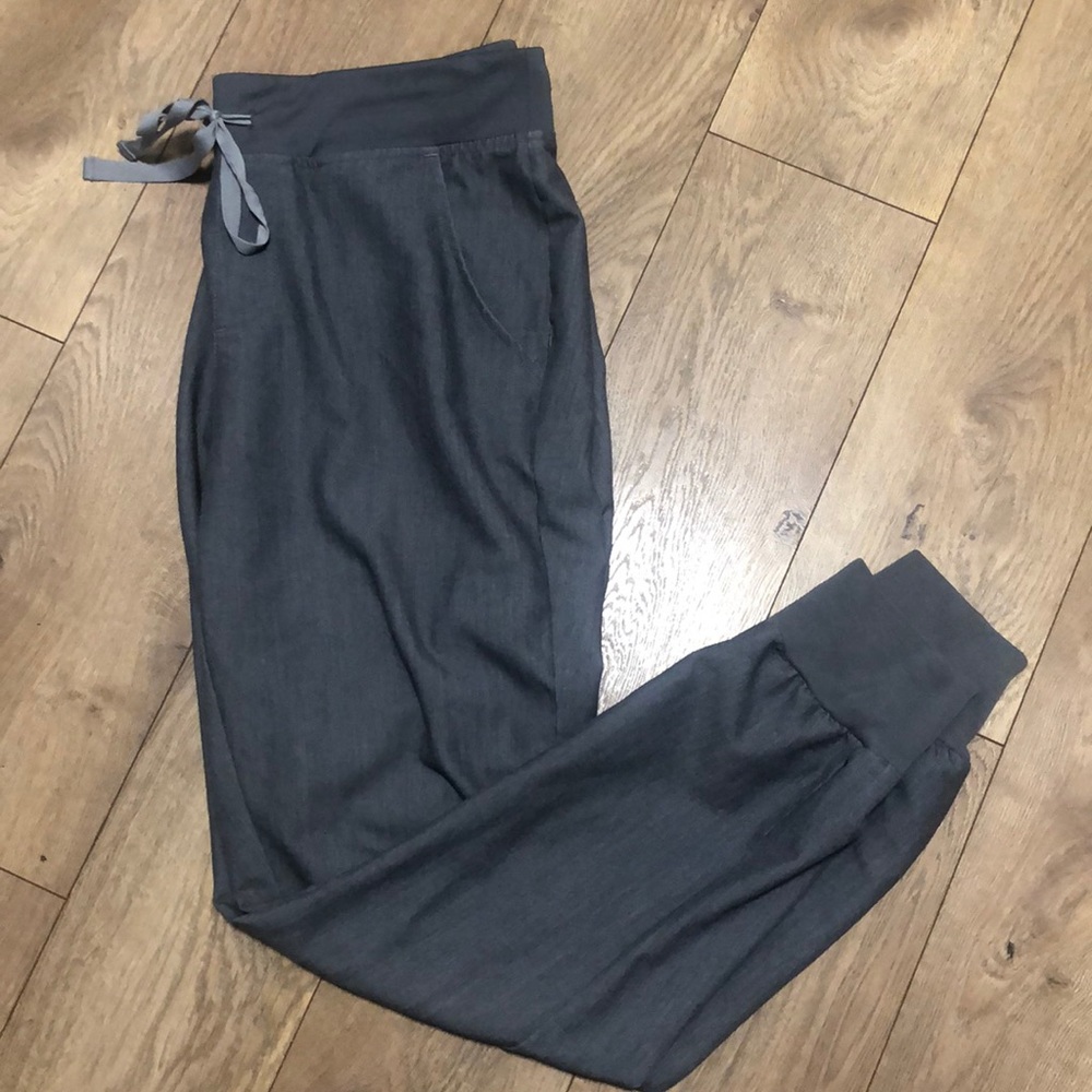 FIGS Zamora scrub pants, graphite gray